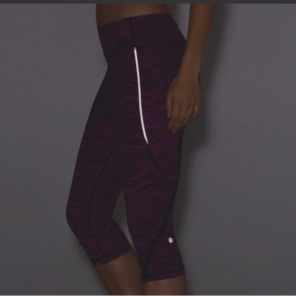 Lululemon On Track Crop (19") US 4 Life Lines Polar Pink Black / Black - Picture 2 of 12
